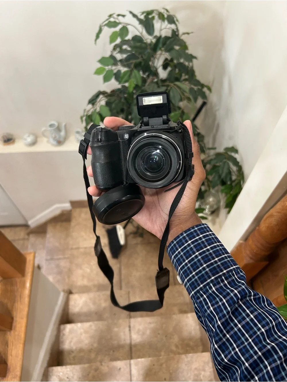 Fujifilm FinePix S2000HD 10 MP 15 X Zoom Digital Camera Black w/strap +Sd Card